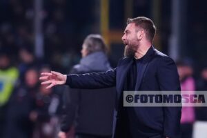 Roma, De Rossi contento a metà: “Bene il risultato ma ancora dobbiamo capire i momenti della partita”