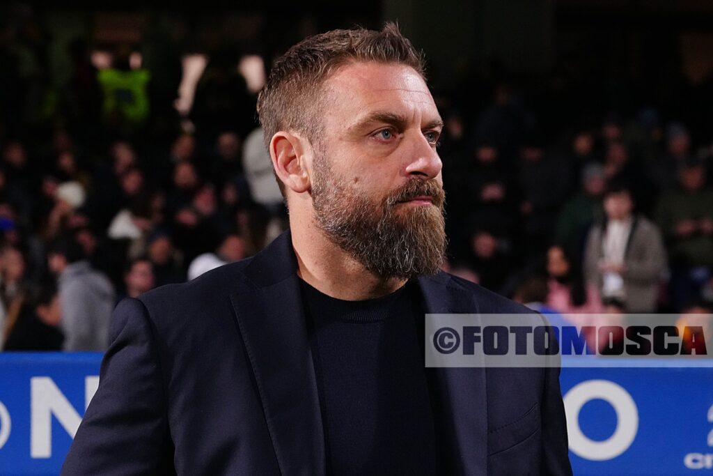 de rossi caressa