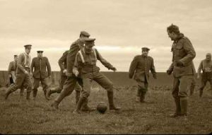 Quando un pallone fermò una pallottola: la tregua natalizia del 1914